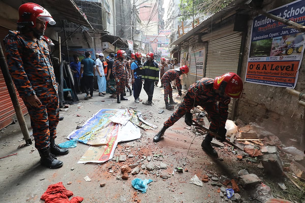 Fire Service personnel in action at Old Dhaka following the earthquake on 21 November 2025.