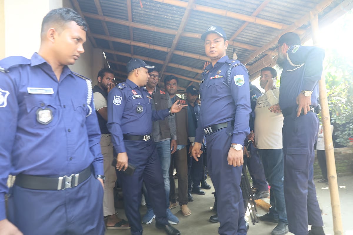 Police have recovered the bodies of an army soldier’s two young children and his wife from their home in Khalishakandi village of Shajahanpur upazila in Bogura on 25 November 2025.