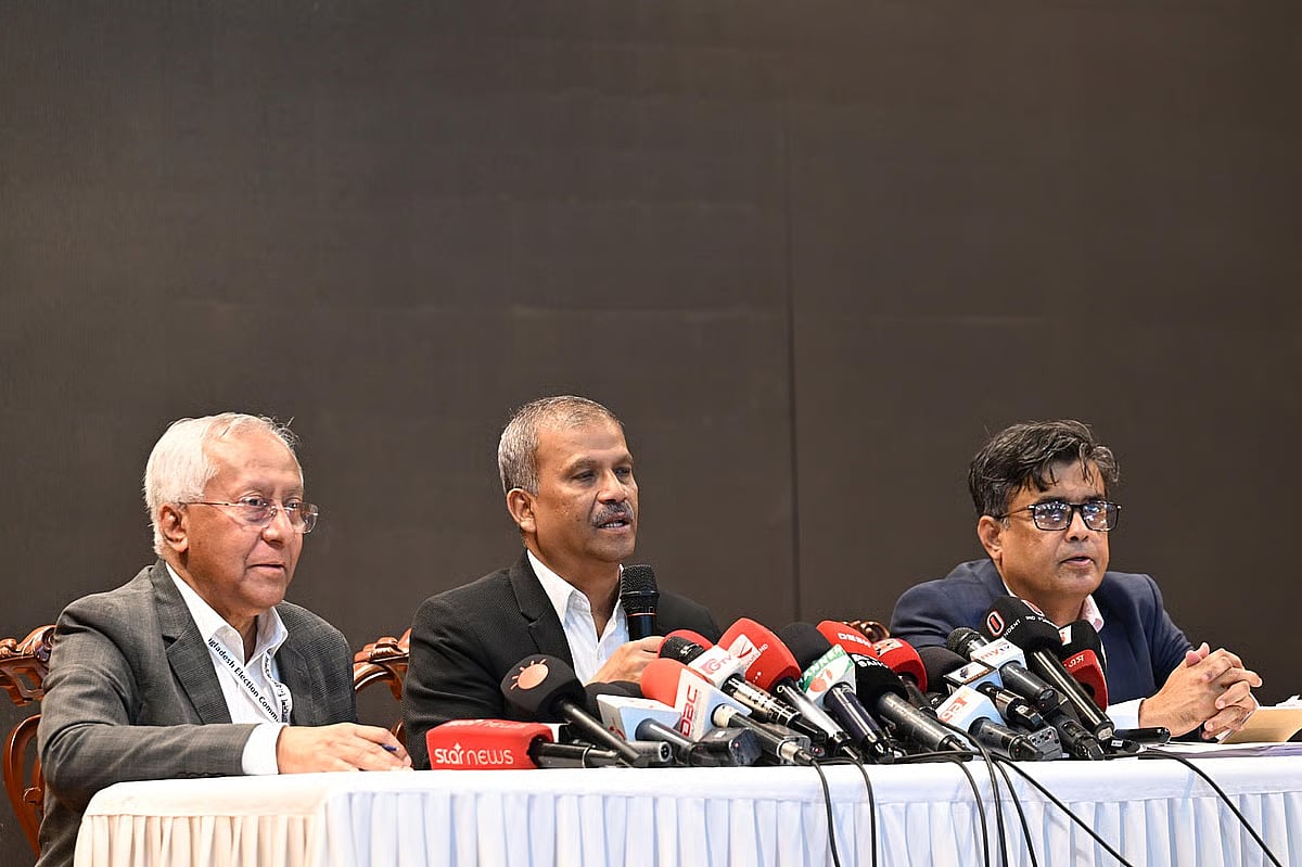 Law Adviser Professor Asif Nazrul briefs the media at a press conference in the Foreign Service Academy on 25 November 2025.