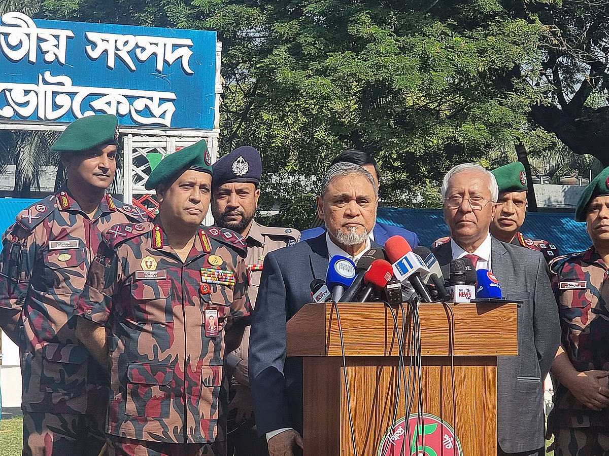 Chief Election Commissioner AMM Nasir Uddin speaks to journalists after inspecting the “BGB Election Training and Drill” at the Border Guard Bangladesh headquarters in Pilkhana, Dhaka on 26 November 2025