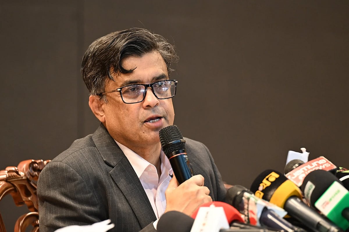 Chief Adviser's Press Secretary Shafiqul Alam speaks at a briefing at the Foreign Service Academy in Dhaka on 27 November 2025.