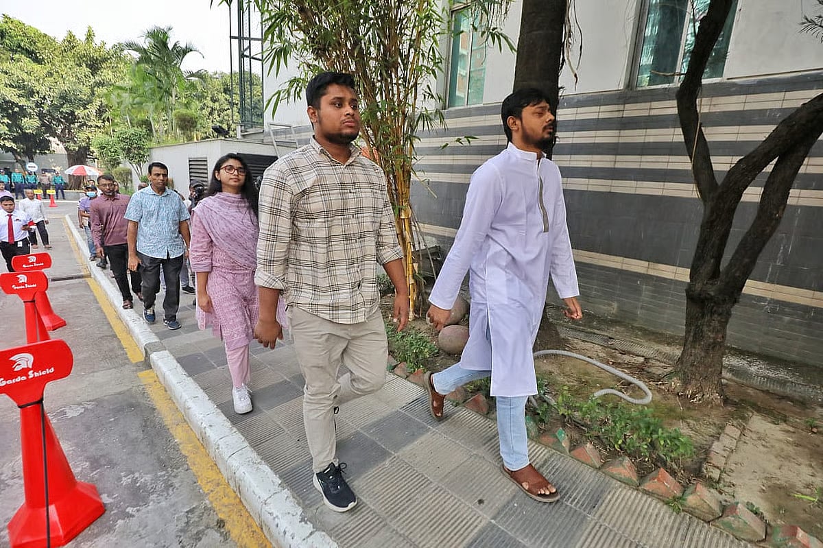 Nasiruddin Patwary , Hasnat Abdullah and Tasnim Zara at the hospital to see Khaleda Zia.