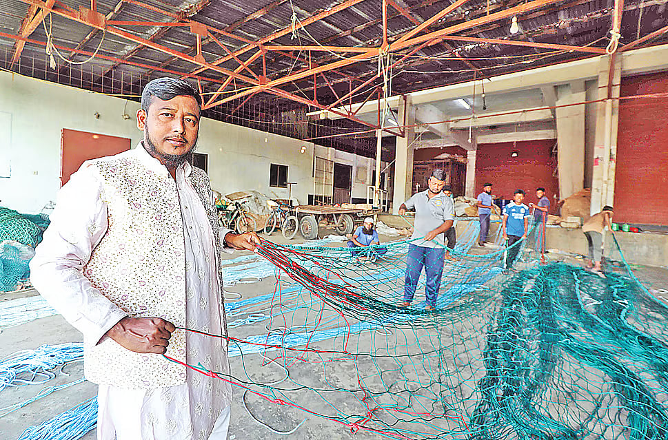 Rabiul Islam makes nets in his factory. He gives various suggestions to the workers in making nets. At the fishing port of Ichanagar on the Karnaphuli River in Chittagong on afternoon of 28 November 2025.