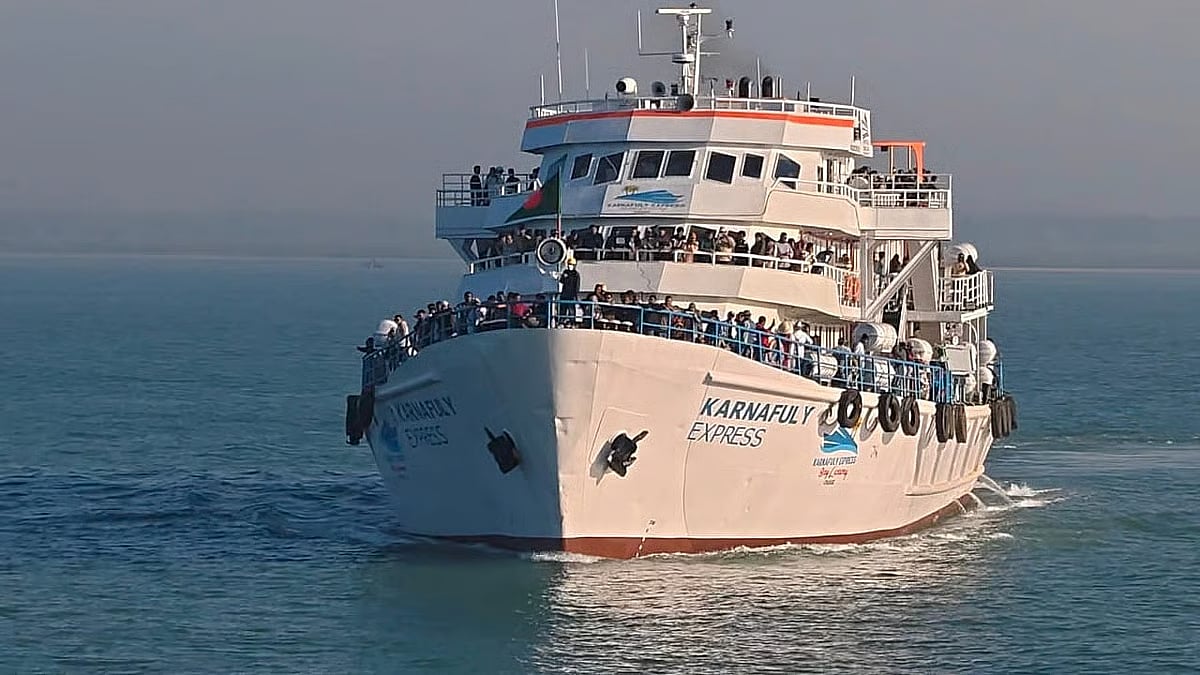 A ship carrying tourists is leaving the Nuniachhara BIWTA jetty in Cox’s Bazar for Saint Martin on 1 December 2025.