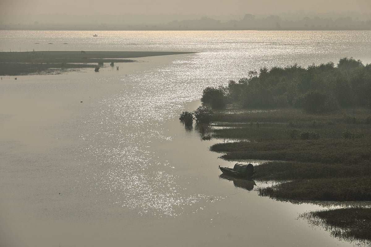 Golden sunlight dancing over the confluence of the Shoilmari and Kajibacha rivers. Chhaygharia, Batiaghata, Khulna, 2 December.