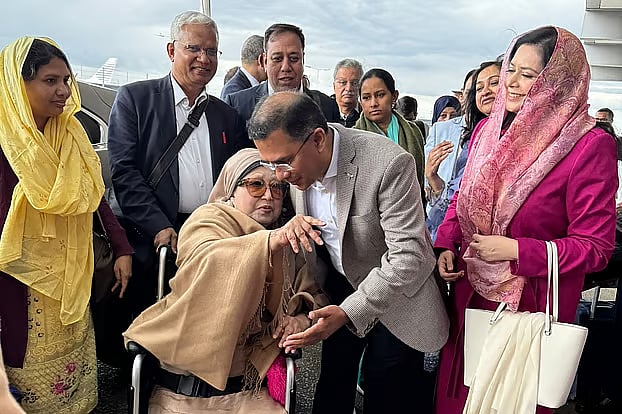 Tarique Rahman bidding farewell to mother, BNP Chairperson Khaleda Zia. London, 5 May.