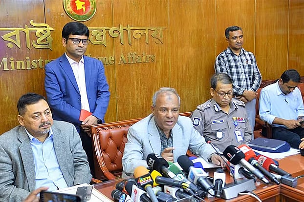 Home adviser Lieutenant General (Retd) Md Jahangir Alam Chowdhury briefs the newspersons at the home ministry this afternoon, Tuesday