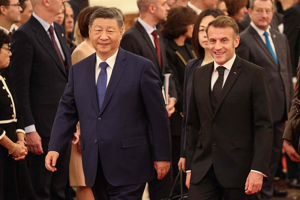 China's President Xi Jinping (L) and France's President Emmanuel Macron attend a welcome ceremony at the Great Hall of the People in Beijing on 4 December, 2025.