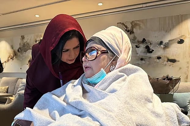 On 9 January, Khaleda Zia arrived in London for advanced treatment, where her daughter-in-law Zubaida Rahman met her at the airport.