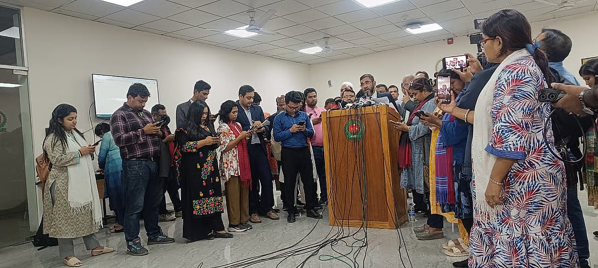 Election Commissioner Abul Fazal Md Sanaullah briefs journalists on 7 December afternoon after a meeting of the Election Commission at the EC building