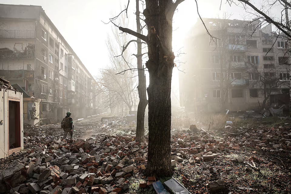 A Ukrainian serviceman walks near apartment buildings damaged by a Russian military strike, amid Russia's attack on Ukraine, in the frontline town of Kostiantynivka in Donetsk region, Ukraine 15 November, 2025