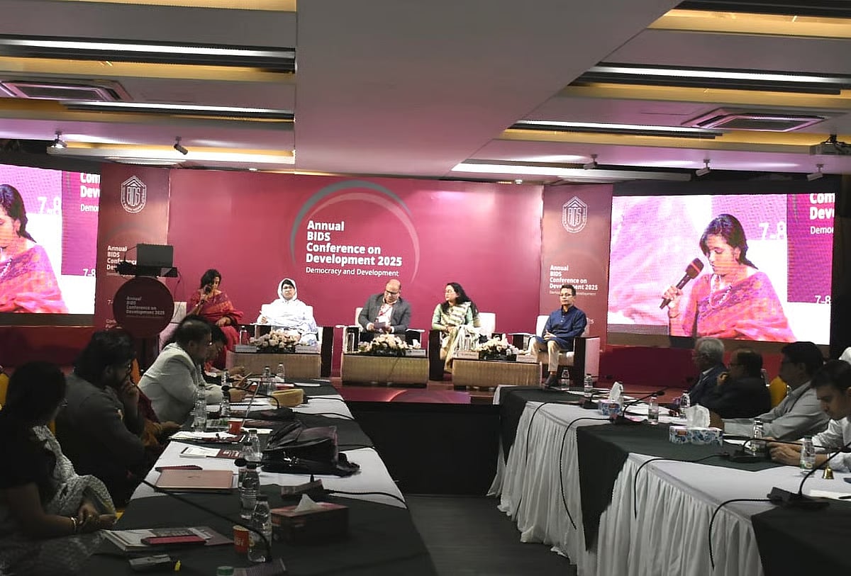 BIDS Research Fellow Tahreen Tahrima Chowdhury presented a paper on educational inequality in employment at a session on the closing day of the BIDS Annual Conference.