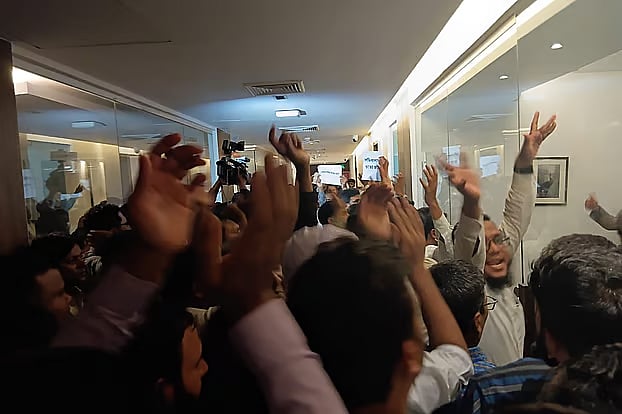 Government employees have confiened the economic adviser in the finance ministry.