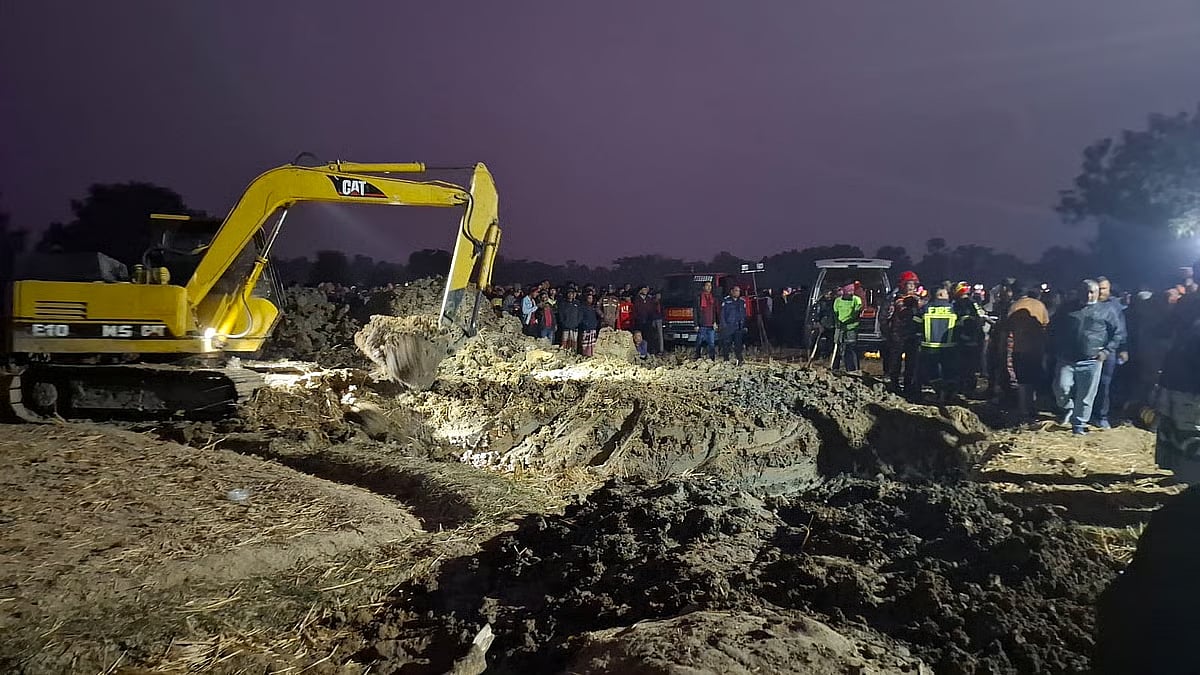 Excavation work is underway to rescue the child who fell into a pit in Tanore, Rajshahi. At 8:30 pm on 10 December, 2025