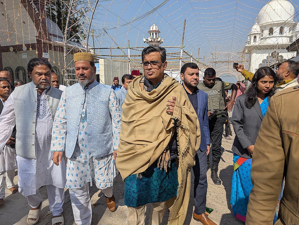 Chief Adviser’s Press Secretary Shafiqul Alam spoke to journalists after visiting Sureshwar Darbar Sharif in Naria upazila of Shariatpur on 12 December 2025.