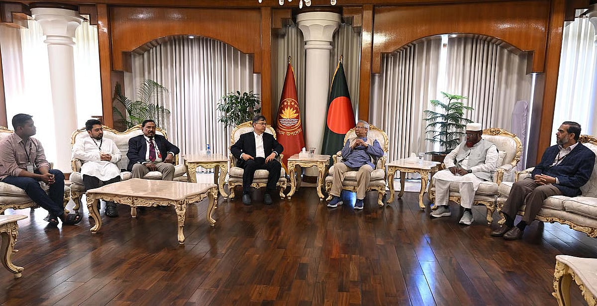 Leaders of BNP, Jamaat-e-Islami and NCP in a meeting with Chief Advisor Professor Muhammad Yunus at the State Guest House Jamuna on Saturday.