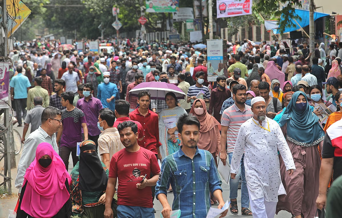 Students on campus to take part in the admission test.