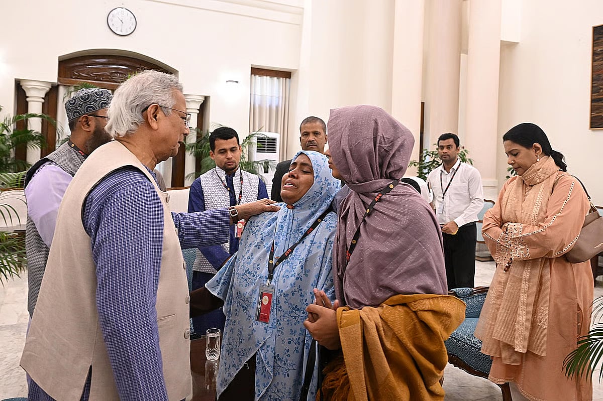 Sharif Osman Bin Hadi’s family met with the chief adviser of the interim government, Professor Muhammad Yunus at state guest house Jamuna on 13 December 2025.