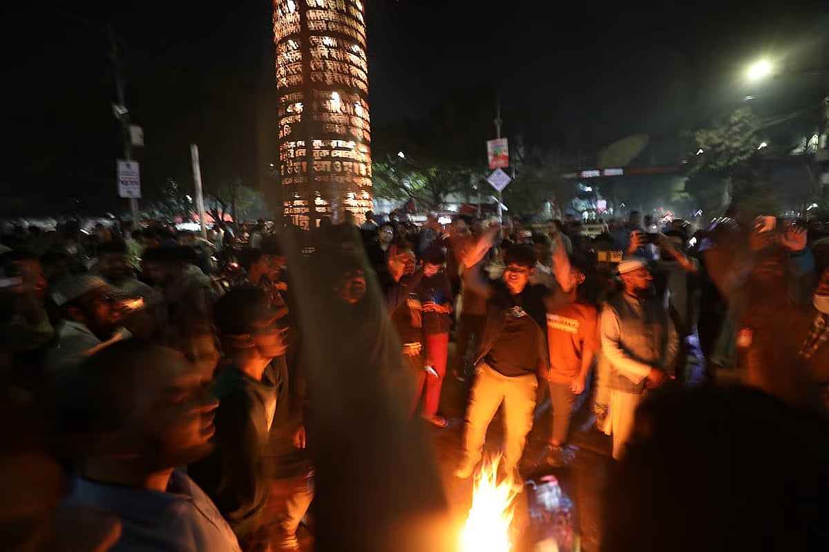 Protesters are blocking the Shahbagh intersection in the capital and continuing demonstrations after news spread of the death of Sharif Osman Hadi