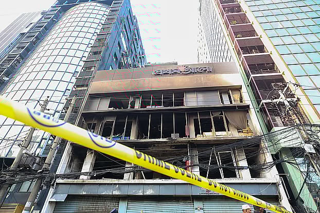 Law enforcement agencies have cordoned off the Prothom Alo office for investigation. Karwan Bazar, Dhaka, 20 December.