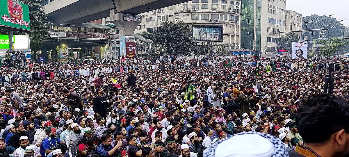 After the burial of Inqilab Moncho convener Sharif Osman bin Hadi, protesters held a rally at Shahbagh on Saturday afternoon.