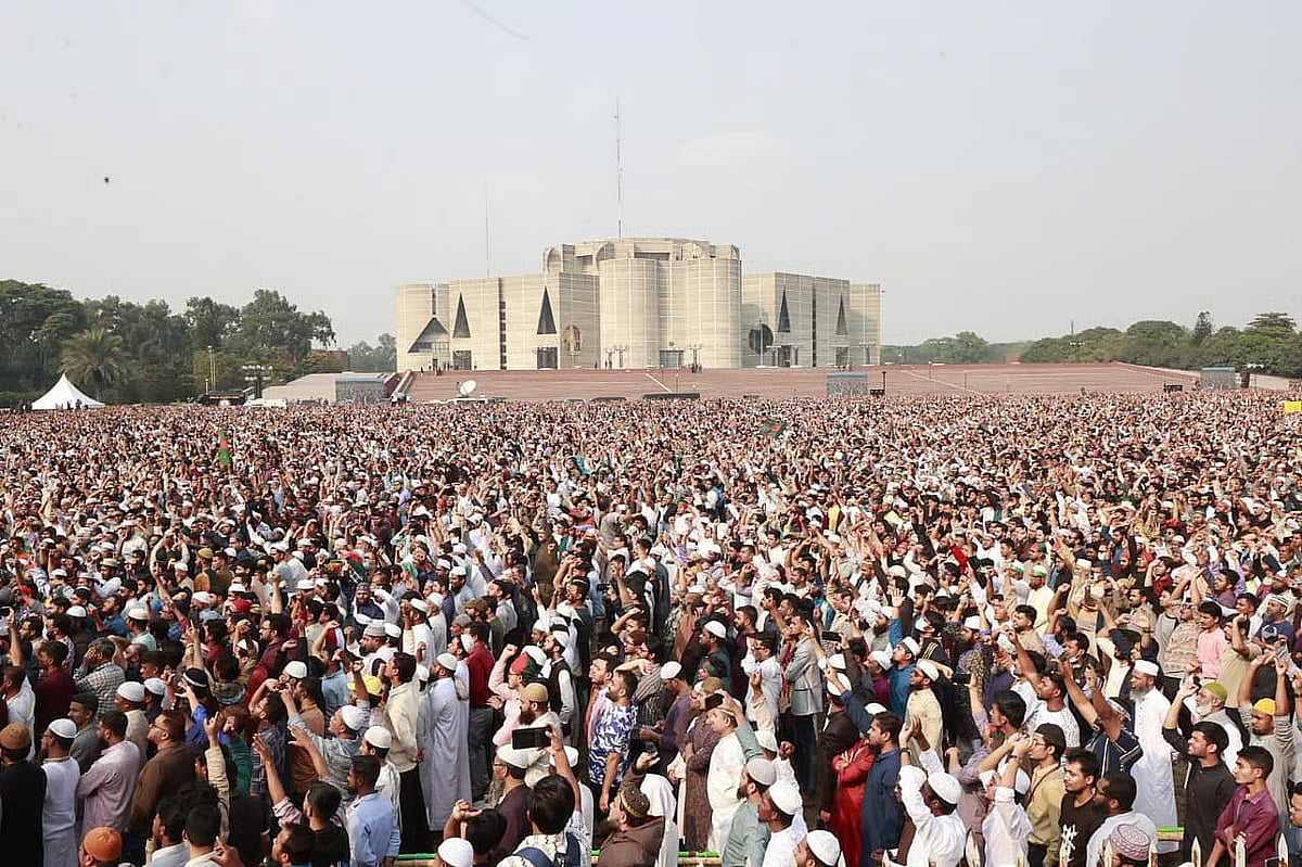 More than 100,000 people attended the janaza of Inqilab Moncho convener Sharif Osman Hadi held at the the South Plaza of the Jatiya Sangsad Bhaban on 
20 December, 2025