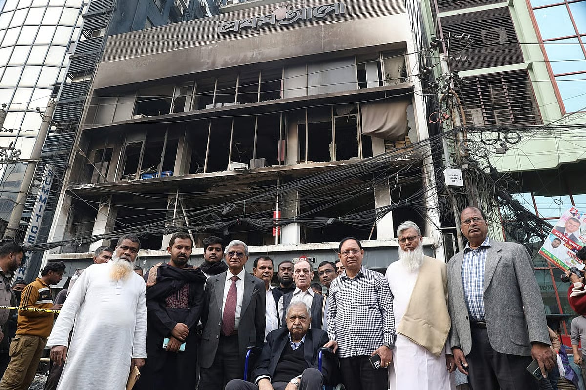 Dr Kamal Hossain and other leaders of Gano Forum visited charred building of Prothom Alo on 21 December