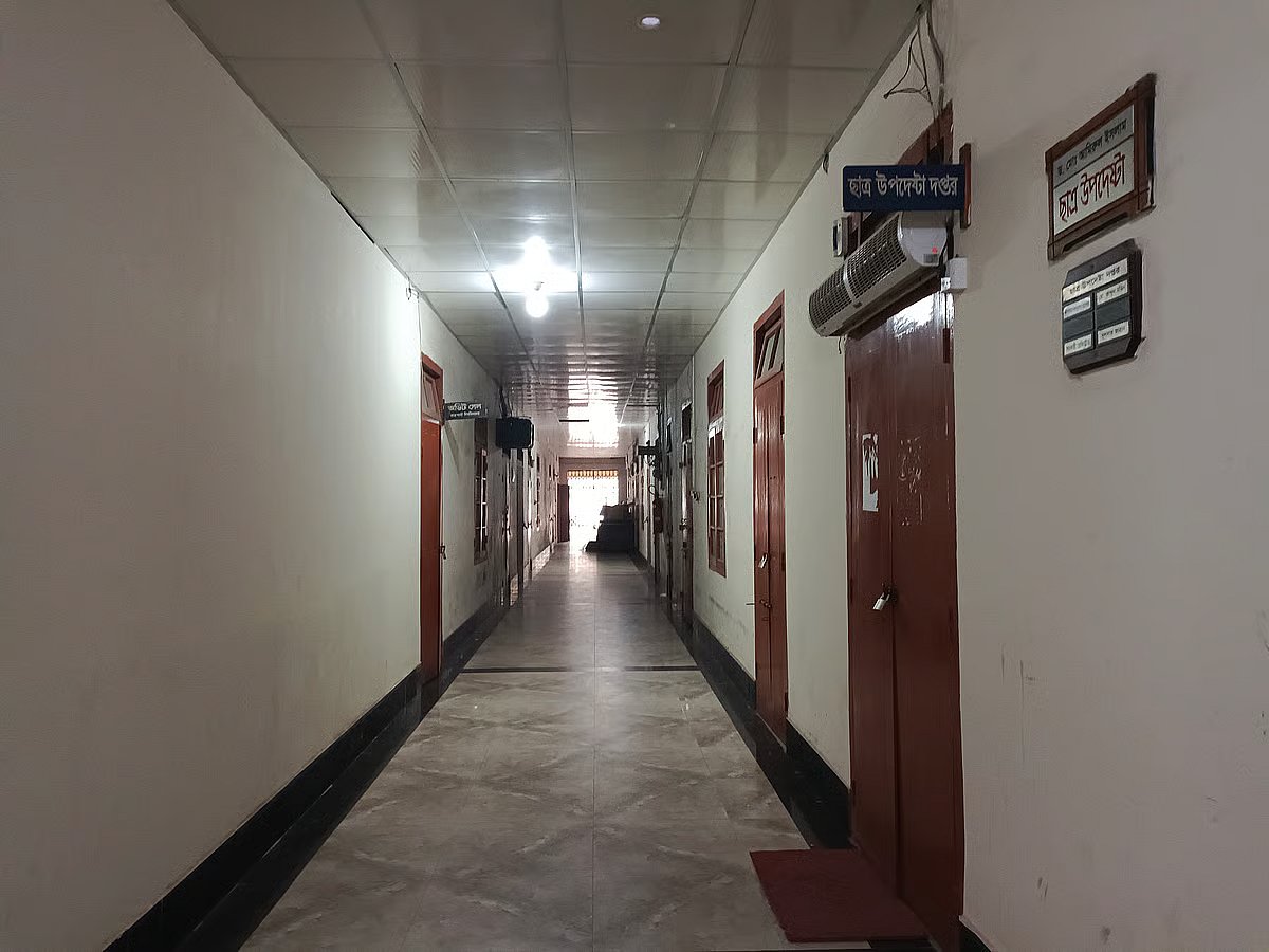 Students padlocked various offices in the administration building of Rajshahi University, demanding the resignation of six deans. Photo taken on 21 December 2025.