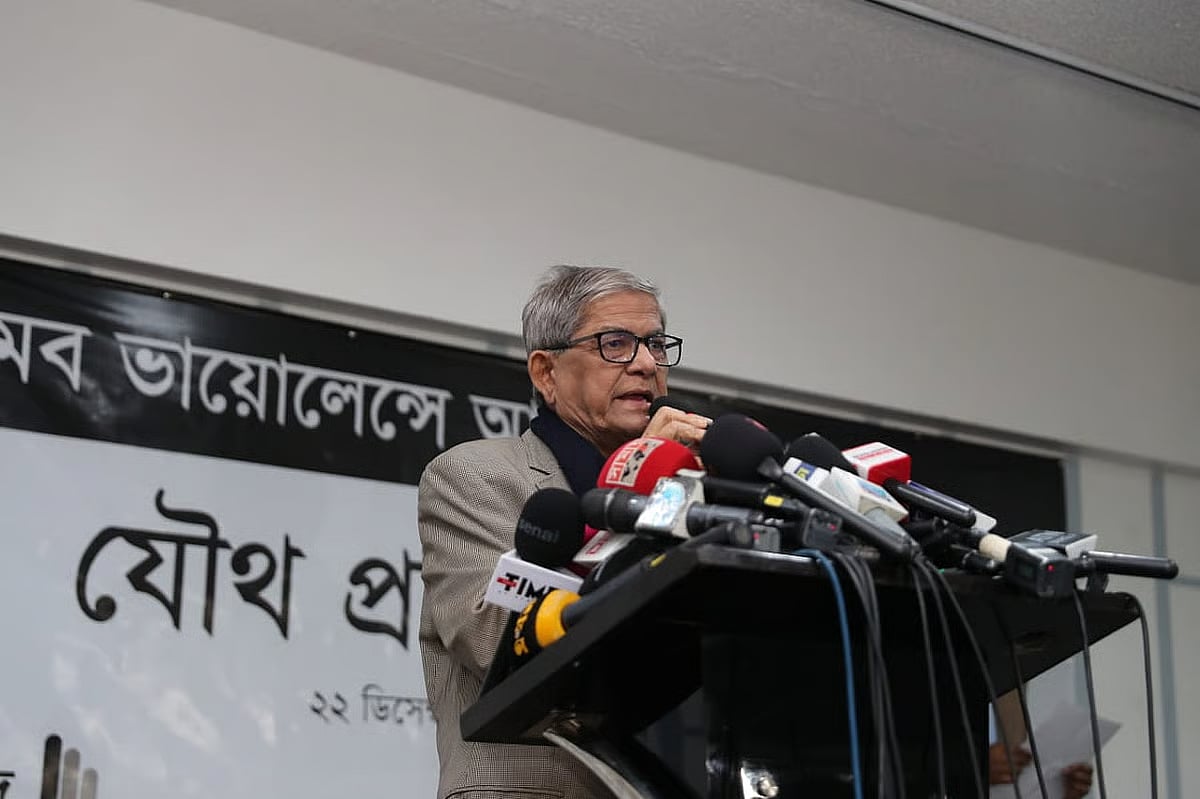 BNP Secretary General Mirza Fakhrul Islam Alamgir is addressing a protest rally organised by the Editors’ Council and NOAB at Pan Pacific Sonargaon in Dhaka on 22 December 2025.