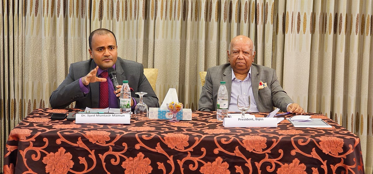 Syed Muntasir Mamun (L) and Maj Gen ANM Muniruzzaman (retd)