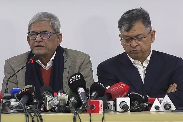 BNP Secretary General Mirza Fakhrul Islam Alamgir addresses a press briefing at the BNP chairperson’s political office in Gulshan after meeting with leaders of Jamiat Ulema-e-Islam Bangladesh.