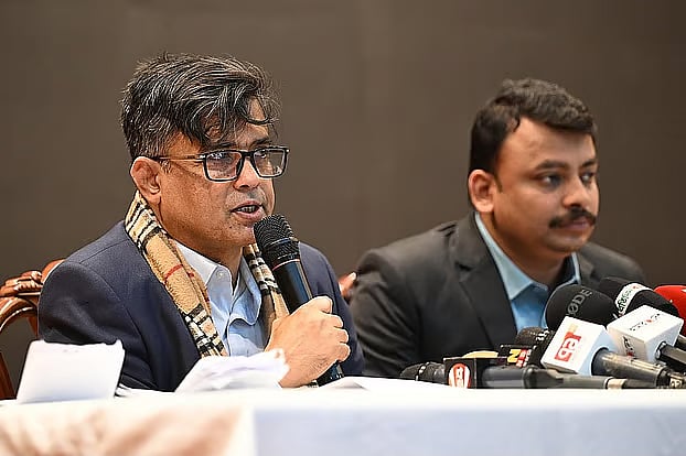 Shafiqul Alam, Press Secretary to the Chief Adviser, announces the decisions of the Advisory Council meeting. Foreign Service Academy, Dhaka. 24 December.