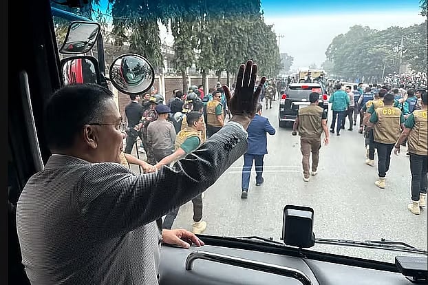 BNP Acting Chairman Tarique Rahman on his way from Hazrat Shahjalal International Airport to the reception venue in Purbachal, 300 feet away.