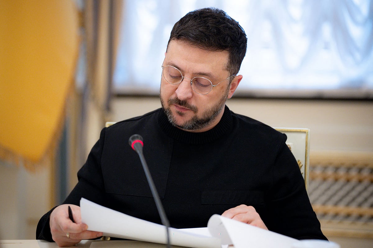 This handout photograph taken on 23 December, 2025 and released by the Ukrainian Presidential Office on 24 December, 2025 shows Ukraine's President Volodymyr Zelensky during a meeting with journalists in Kyiv.