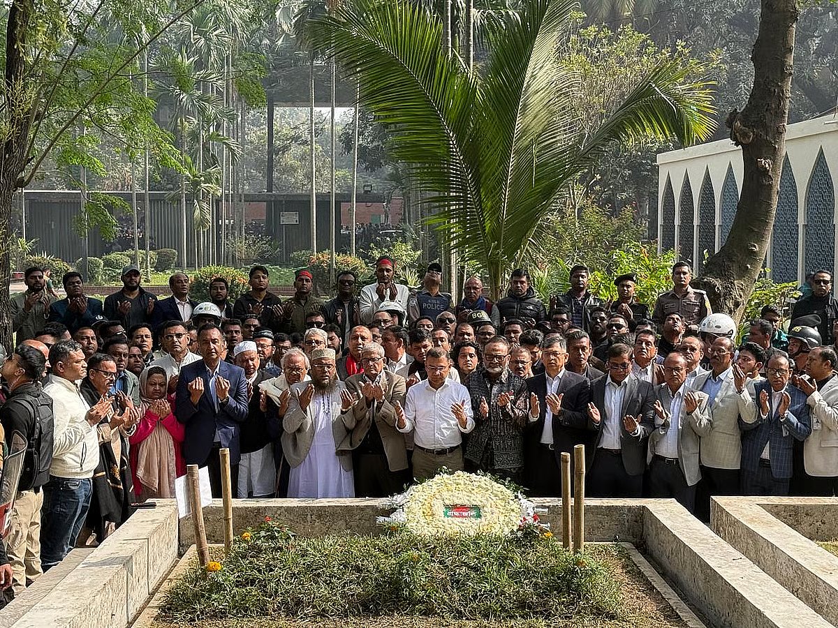 BNP acting chairman Tarique Rahman pays respects at Osman Hadi’s grave on 27 December 2025.
