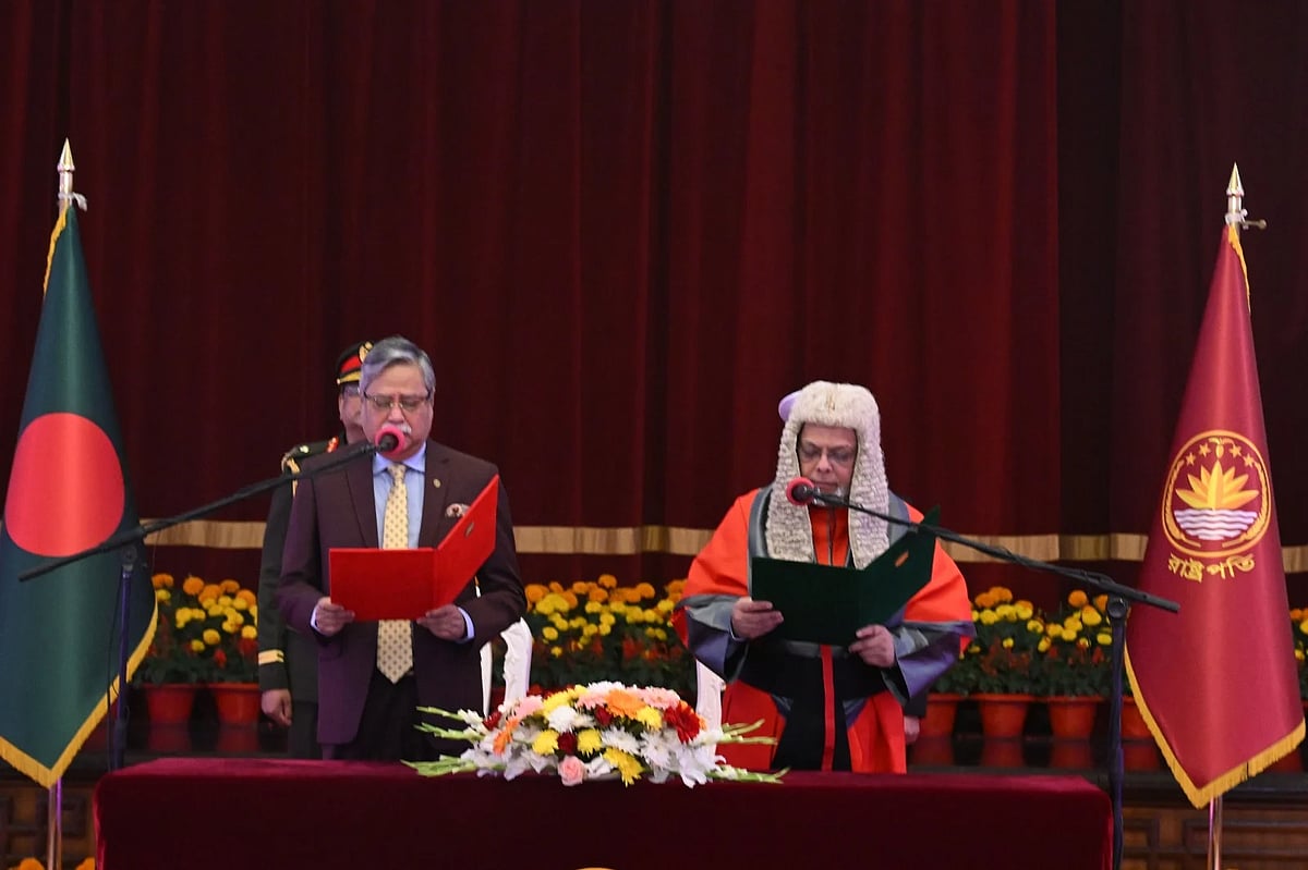 Justice Zubayer Rahman Chowdhury takes oath as Bangladesh’s 26th Chief Justice at Bangabhaban in Dhaka.