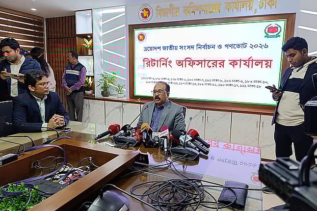 Sharaf Uddin Ahmed Chowdhury speaks to newspersons at the office of the Dhaka divisional commissioner and returning officer in the capital's Segunbagicha at 1:30 pm on 29 December, 2025
