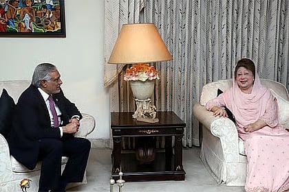 Pakistan’s Foreign Minister Ishaq Dar with BNP Chairperson Khaleda Zia