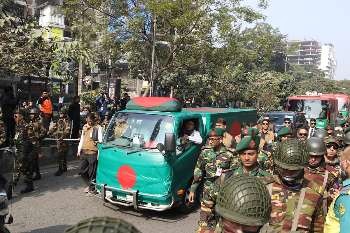 A motorcade carrying the body of Khaleda Zia to Manik Mia Avenue from Gulshan, Dhaka on 31 December 2025