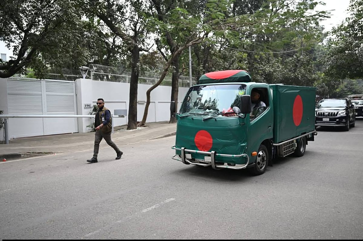 A motorcade carrying the body of Khaleda Zia to Manik Mia Avenue from Gulshan, Dhaka on 31 December 2025