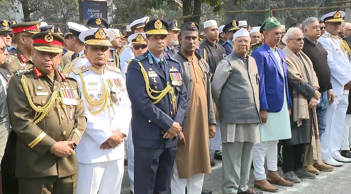 Chief adviser professor Muhammad Yunus today joined the Namaz-e-Janaza of three-time former prime minister and BNP chairperson Begum Khaleda Zia at Manik Mia Avenue.