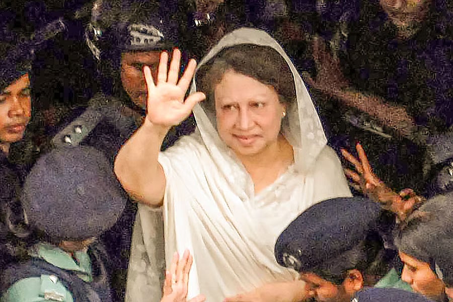 Khaleda Zia on the court premises on 18 September 2007