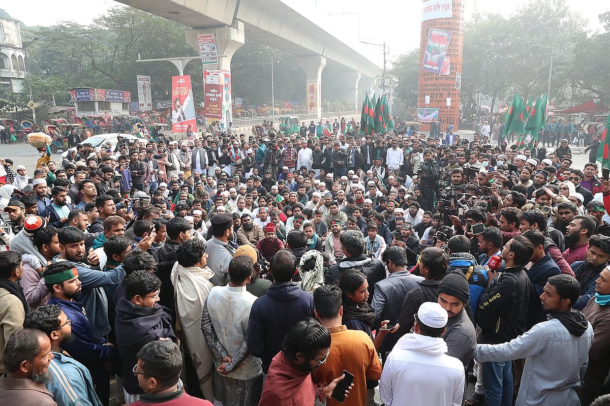 Leaders and activists of Inqilab Moncho stage sit-in at Shahbagh on 2 January 2025.