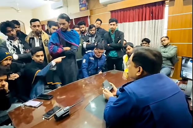 Mahdi Hasan, who introduced himself as the Habiganj general secretary of the Anti-Discrimination Student Movement, came to Shayestaganj Police Station in Habiganj to rescue the detained person and got into an argument with the OC.