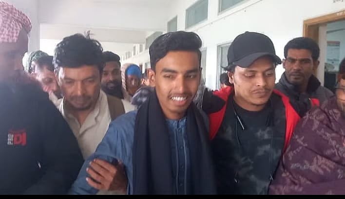 After the Habiganj Anti-Discrimination Student Movement leader was granted bail, party leaders and activists celebrated jubilantly in the court premises. Photo taken on 4 December 2026.