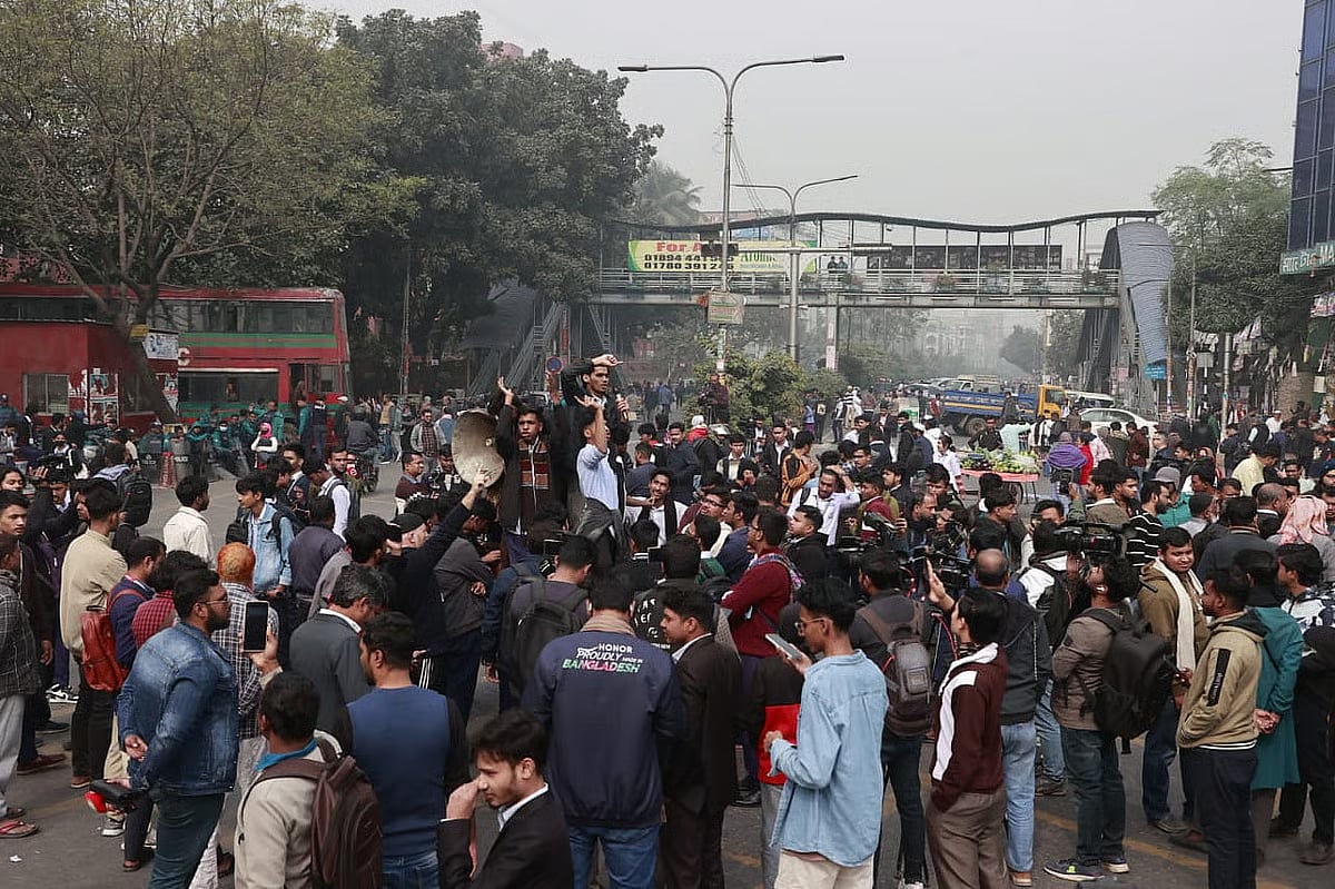 Students of Tejgaon College stage a protest by blocking the Farmgate intersection in Dhaka on 4 January 2026.