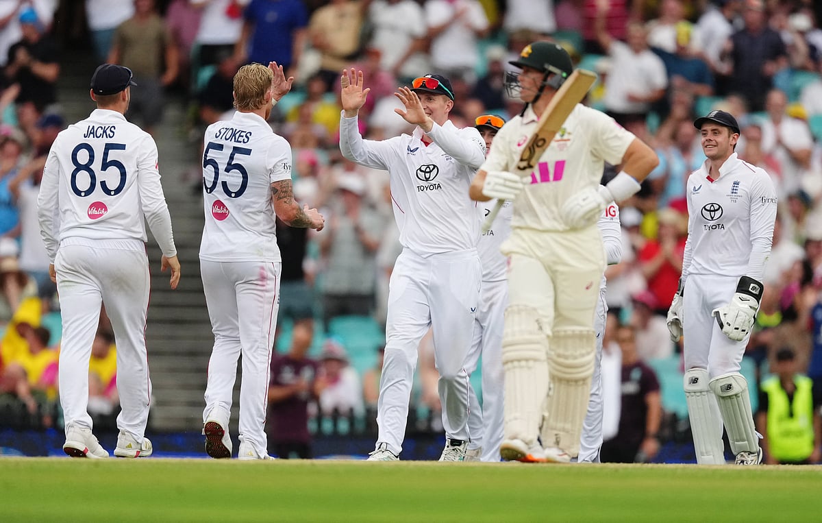 England’s Ben Stokes celebrates with teammates after taking the wicket of Australia’s Marnus Labuschagne, caught out by Jacob Bethell in the 5th Ashes Test at Sydney Cricket Ground, Sydney, Australia on 5 January 2026