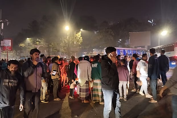 Protest against shooting of Swechchhasebok Dal leader at SAARC fountain in Karwan Bazar on Wednesdayh night.