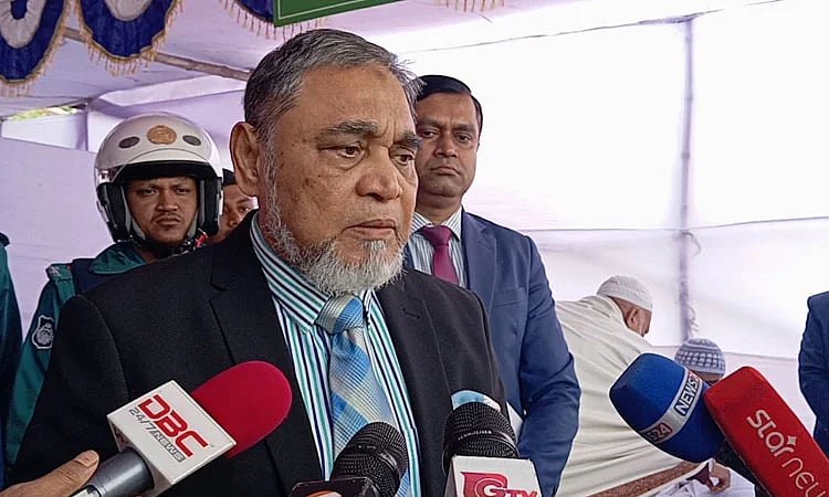 Chief election commissioner (CEC) AMM Nasir Uddin speaks to newspersons during a visit to the appeal filing centre at the Election Commission Bhaban on 8 January, 2025
