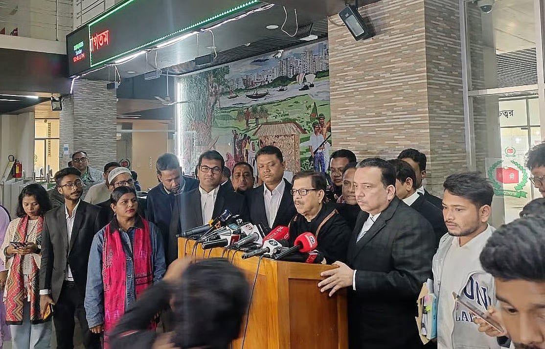 Nagorik Oikya president Mahmudur Rahman Manna speaks to journalists at the Nirbachan Bhaban, Dhaka on 11 January 2026